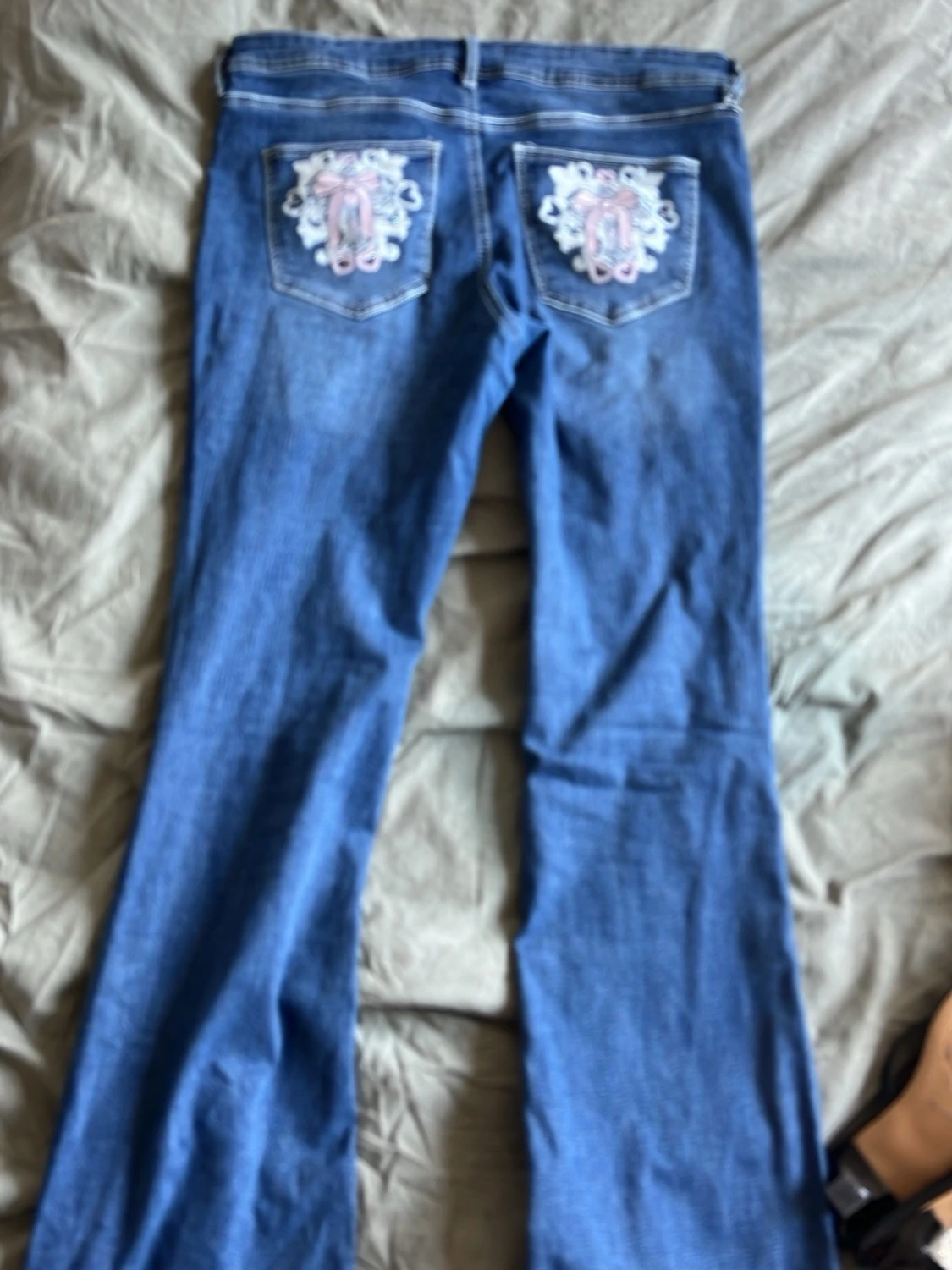 Blå bootcut jeans med broderi - 1