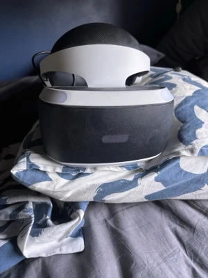 Psvr Vr glasögon - Allt medföljer förutom boxen då den tog för mycket plats och slängdes, inte använt på länge därav säljer jag den, allt funkar