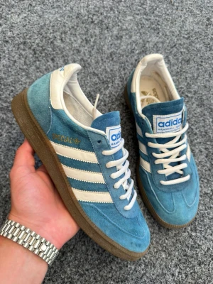 Adidas spezial  - Supersnygga adidas spezial sneakers i en perfekt fräsch sommarblå färg! Size 41 1/3. Skick 9/10 inga negativa synpunkter. Postar inom 24H🙂