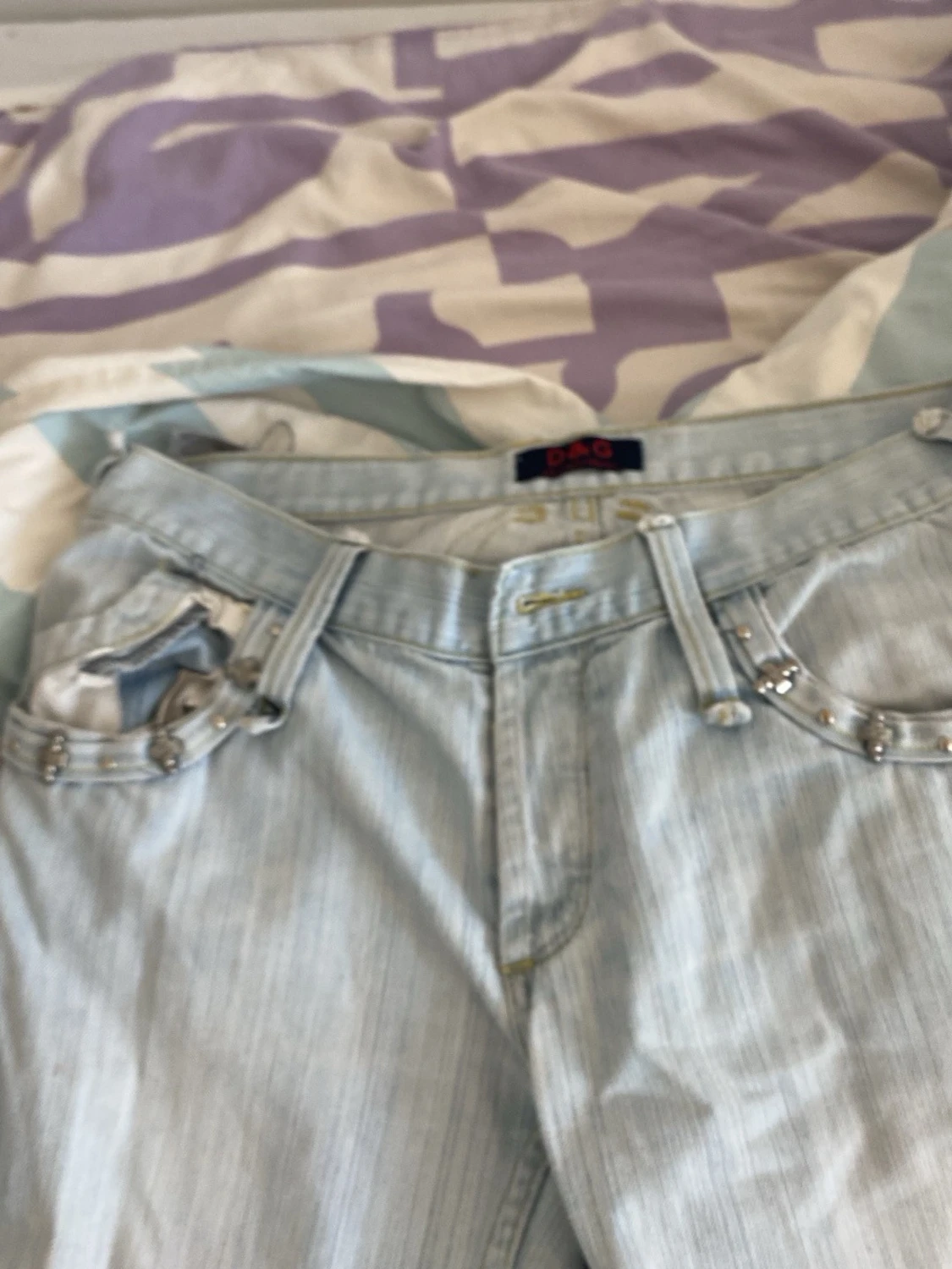 Ljusblå raka jeans med nitar,DG =Dolcer &Gabbana - 1