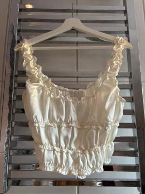 Zara topp - topp från Zara, helt slutsåld och säljs i storlek M.