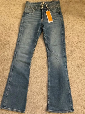 Blå bootcut jeans från Gina  - Oanvända jeans från Gina Young 👖