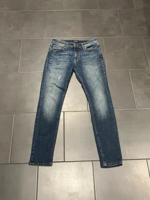 Jack & jones jeans  - Snygga blå jeans med raka ben. Storlek W30 L30. Bra skick 