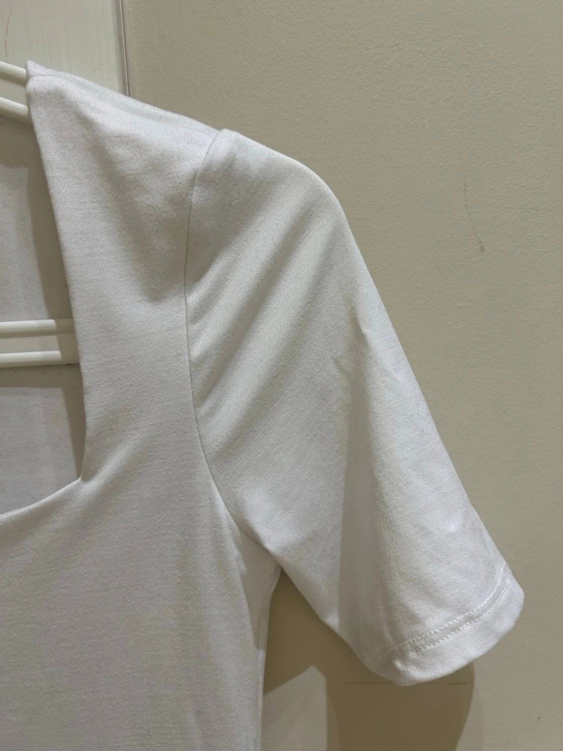  Ny Vit topp med fyrkantig ringning - 1