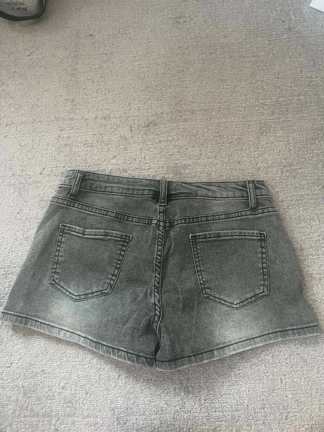 Grå denimshorts  - 1