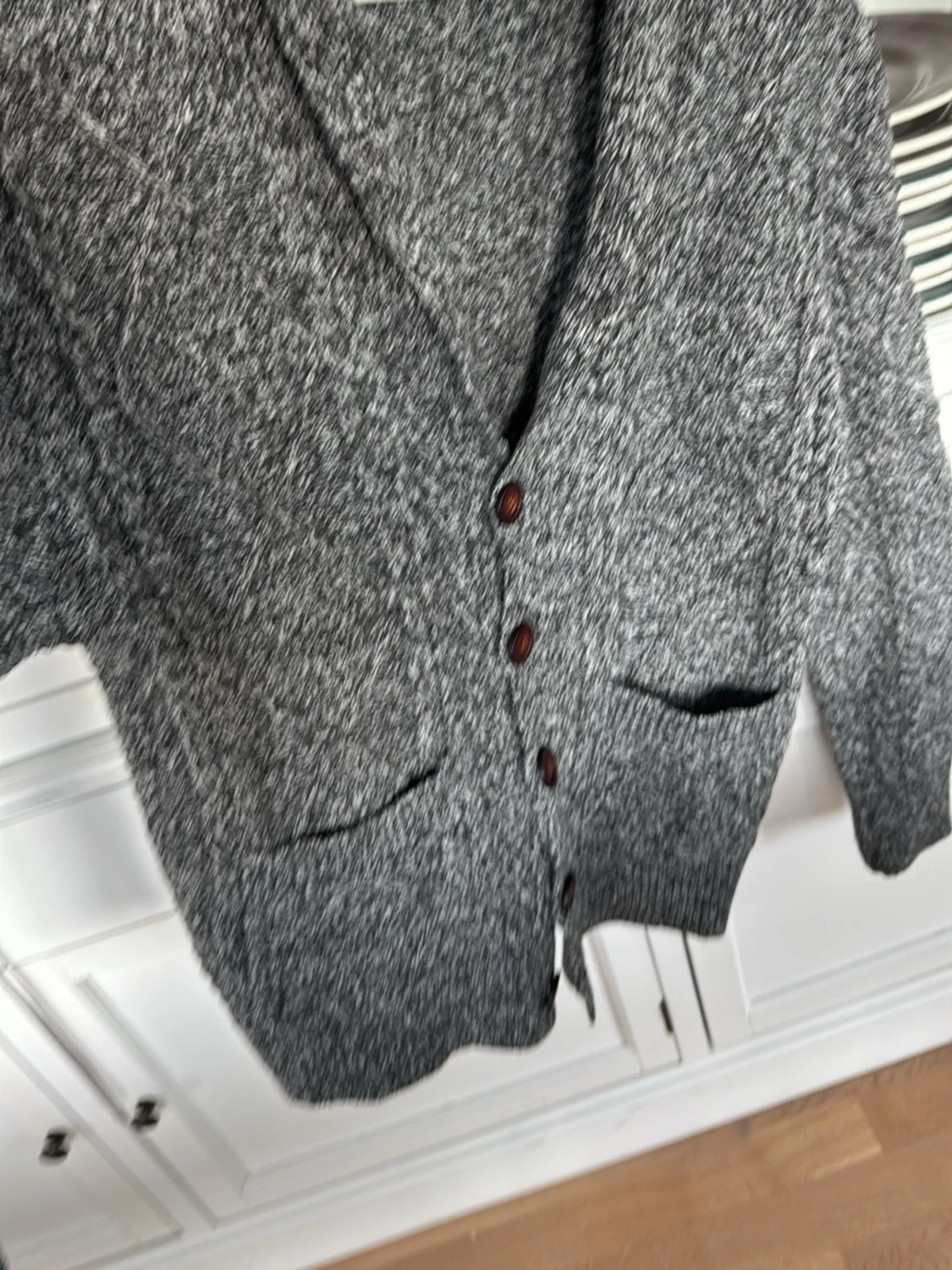 Gråmelerad kofta med knappar - 1