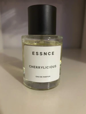 ESSNCE - Cherrylicious  - Cherrylicious från Essnce. Ca 90% kvar, så ca 45 ml.
