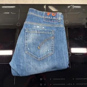 Dondup George jeans  - Dondup George jeans i mycket bra skick | Väldigt snygg tvätt | Storlek W34, måtten är: Midja: 41cm  Längd: 104 | Hör av dig vid frågor!