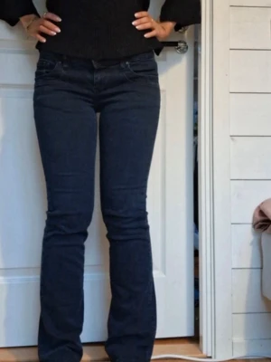 Ltb jeans valerie🤩🤩 - Säljer dessa jättefina jeansen från ltb!! Storlek 27/30🥰 Lånade bilder då dem är för stora💖