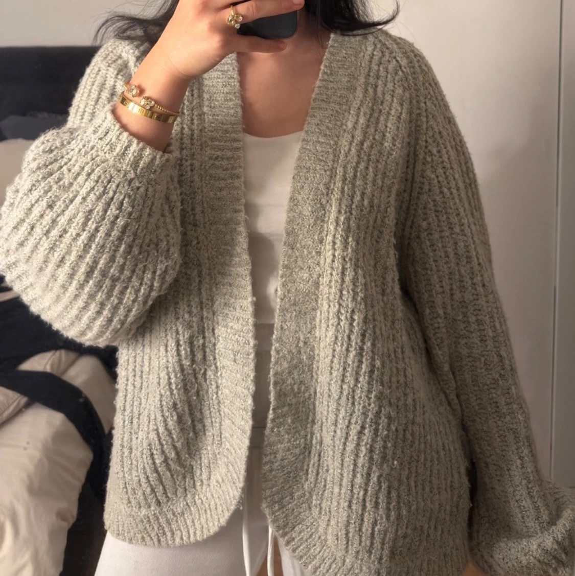 Grå stickad kofta  - 1