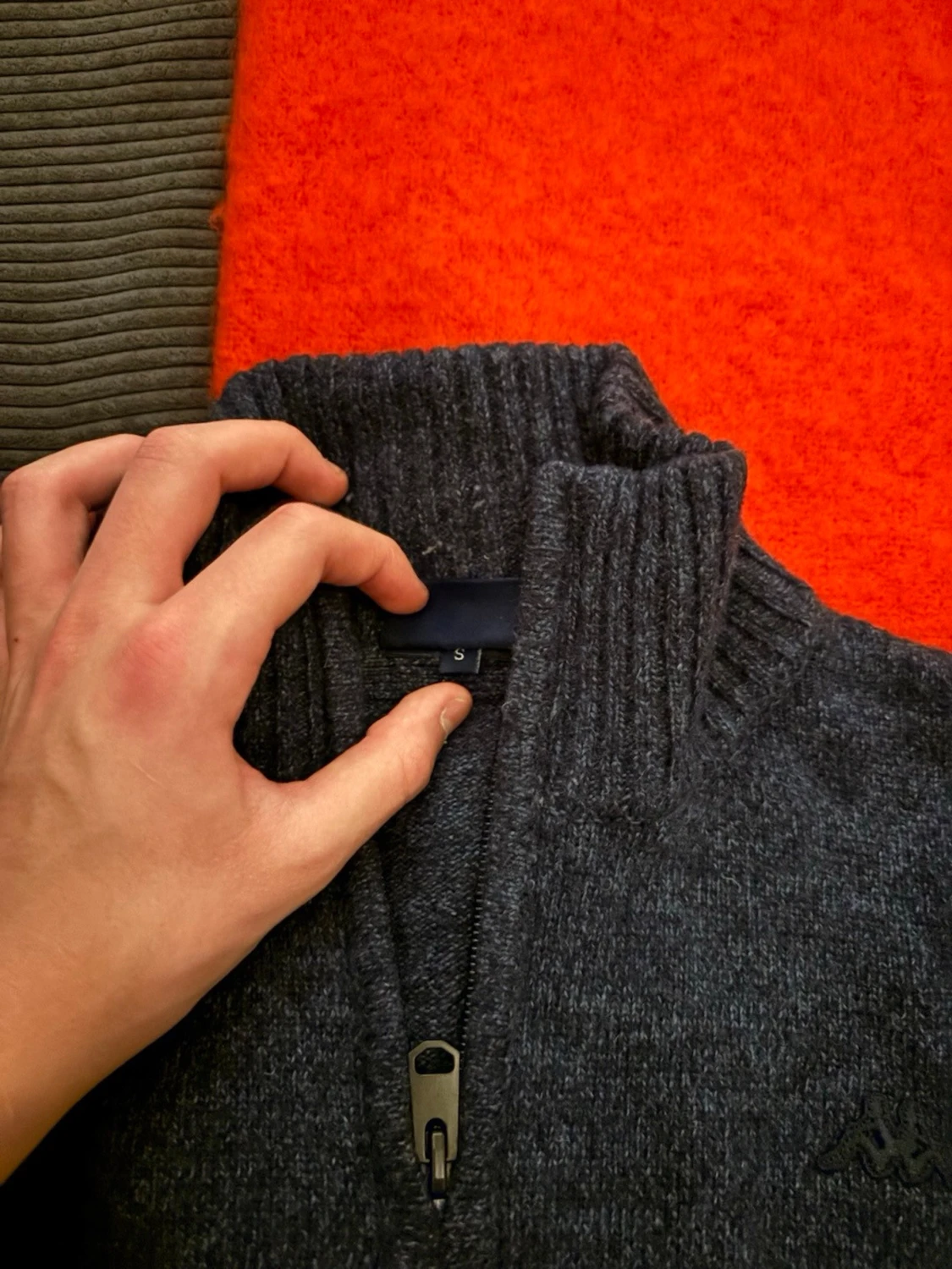 Mörkblå stickad tröja - 2