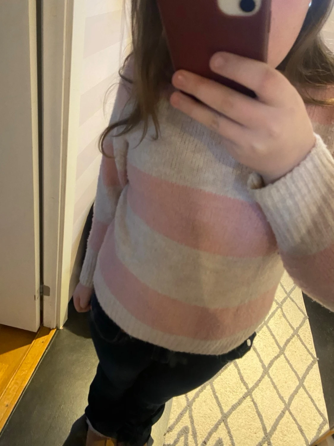 Stickad tröja med rosa och beige ränder - 1