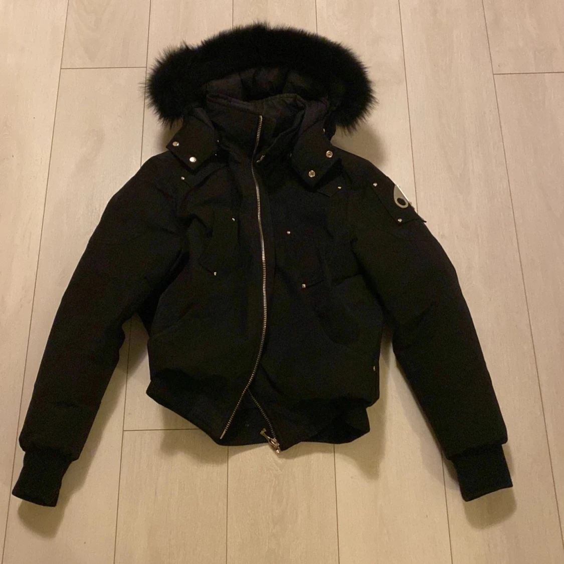 Svart dunjacka från Moose Knuckles