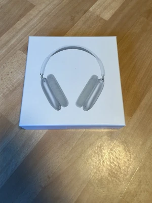 Apple AirPods Max silver hörlurar - Snygga Apple AirPods Max i silver( INTE ÄKTA)