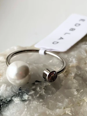  Edblad ring - Säljer min Edblad luna ring, den är aldrig använd för att den är pytte lite förstor för mig, pris går att diskutera, skriv privat för bilder på ringen 🤍 storlek s-m