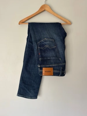 Mörkblå Replay Anbass jeans herr - Mörkblå Replay Anbass Aged 05 | Storlek 31/32 | Mycket bra skick| Nypris: 1899kr | Ställ gärna frågor 🫱🏻‍🫲🏼