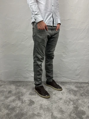 Replay jeans  - Ett par riktigt snygga jeans från Replay i storlek W36 L32 i modellen Anbbas 