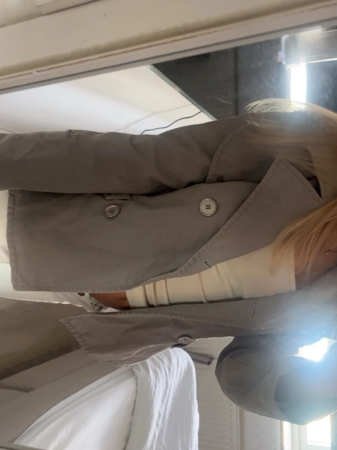 Grå kavaj med stora knappar - 2