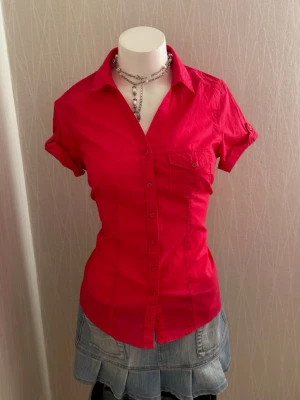 Rosa italiensk kortärmad skjorta med ficka - Rosa italiensk kortärmad skjorta med ficka