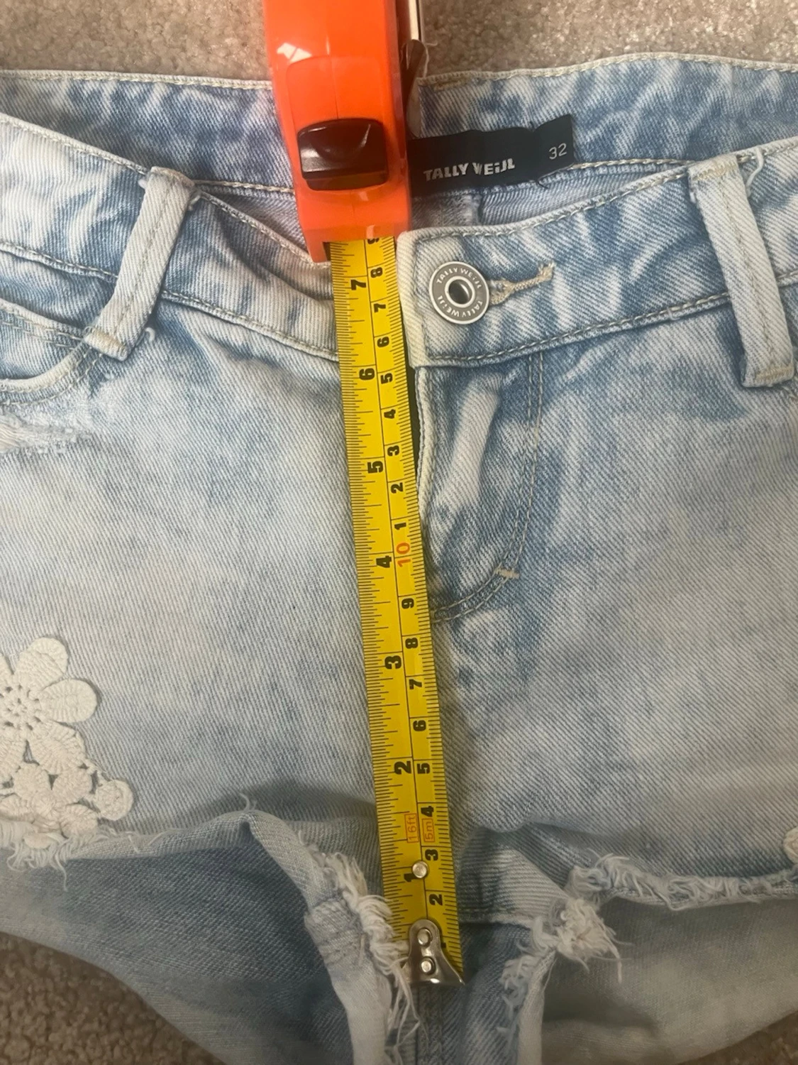 Ljusblå jeansshorts med spetsdetaljer - 5