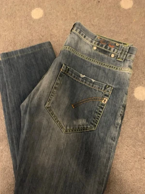 Dondup jeans  - Skick 8/10 finns inga defekter. Passform för 170-180cm lång. 