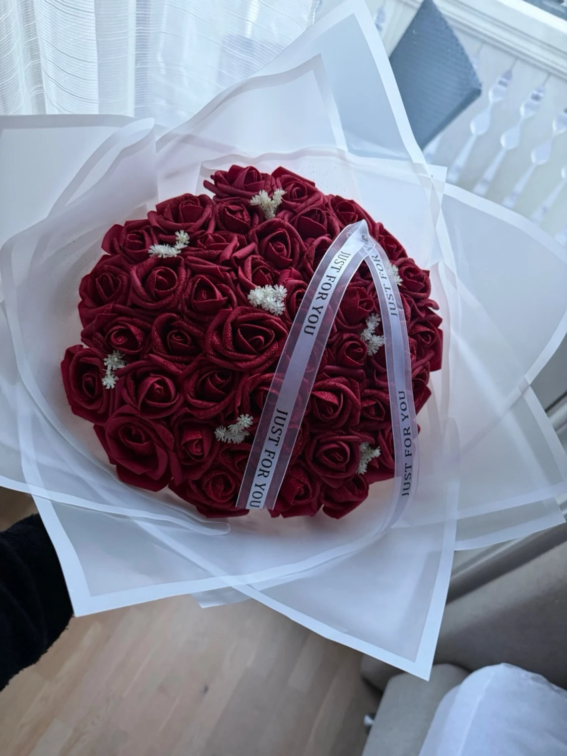 Bukett med röda konstrosor - 1