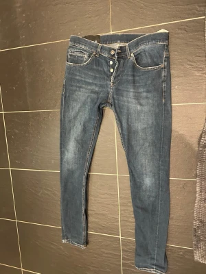 Dondup jeans George  - Dondup jeans George storlek 32 i mycket bra skick, passar 31!