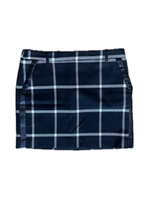 Rutig kjol - Svartvit rutig kjol från mango