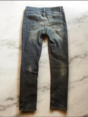 Ralph lauren jeans  - Tjena, säljer ett par feta Ralph Lauren jeans i storlek 28/32. Dem har inga defekter och är så gott som nya. Snygg tvätt och priset är ej hugget i sten!