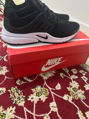Svarta Nike Presto sneakers - Nike prestos finns i storlek 43 