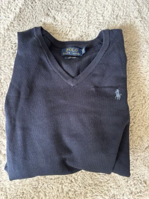 Ralph Lauren tröja  - Ralph Lauren sweater. Skick 10/10 helt ny i princip.  