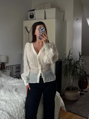 Skjortblus  - Fin blus från Nakd i storlek 36. Något genomskinlig. 