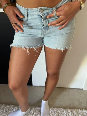 Jeans shorts  - Levis jeans shorts org pris 300