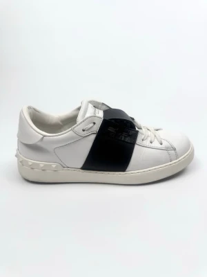 Valentino Open Sneakers - Valentino Garavani Open sneakers. Storlek 39. Skick 9/10. Nypris ca 7700kr. 100% autentiska.