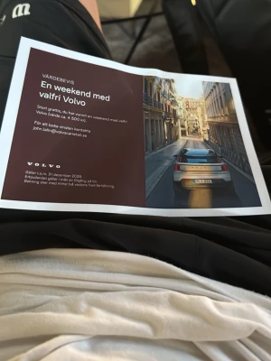 Värdebevis weekend med valfri Volvo - Värdebevis för en weekend med valfri Volvo, värde cirka 4500 kr. Gäller till 31 december 2026 och bokning sker minst två veckor i förväg. Perfekt för dig som vill testa en Volvo under en helg.
