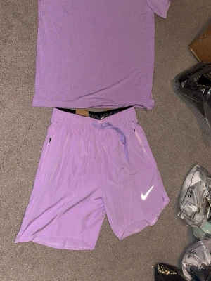 Nike Miller set - Hej, säljer Nike Miller sets. Finns fler färger. Skriv för mer info.