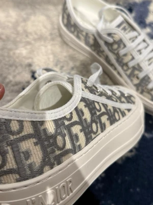 Sneakers D - Sneakers för kvinnor