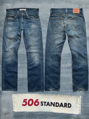 *Straight/Bootcut* Levi’s 506  - Ett par extremt snygga Levi’s jeans med en trevlig wash! Modellen kallas 506 och är rak med en gnutta bootcut! Storlek 30/32, utgå från måtten på sista bilden! Hör av dig vid frågor! 