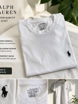 Vit slim fit t-shirt från Ralph Lauren - Klassisk vit t-shirt från Ralph Lauren i custom slim fit-modell. Tillverkad i 100% bomull med broderad svart logga på bröstet. T-shirten har korta ärmar och rund halsringning, perfekt för en clean och stilren look.