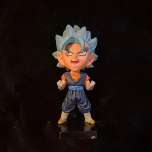 Vegito action figure  - Säljer en vegito figur .