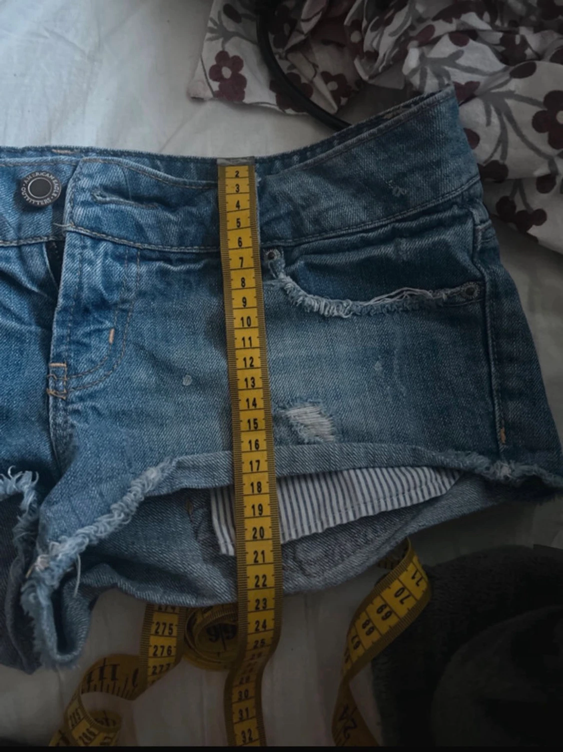 Blå jeansshorts från American Eagle - 4