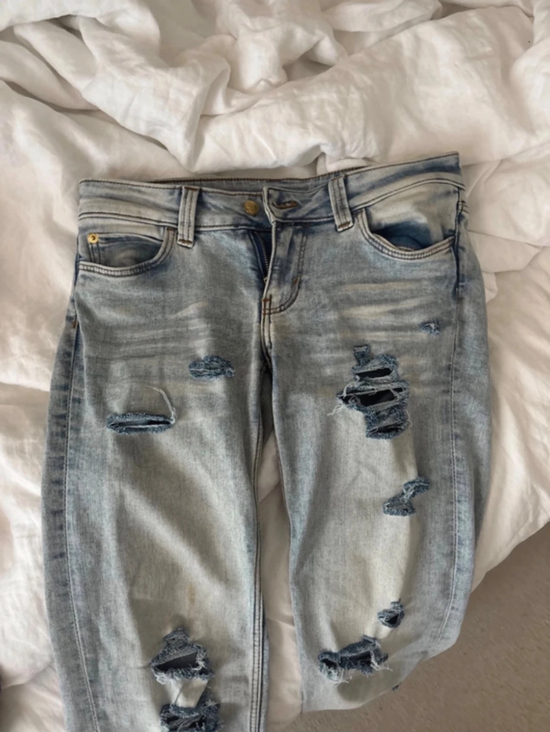 Ljusblå slitna bootcut jeans - 4