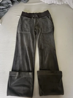 Juicy Couture byxor - Byxor från juicy couture i storlek xxs, pris går att diskuteras!