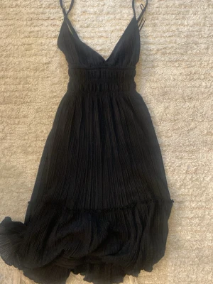 Fin klänning - Säljer denna fina klänningen då jag inte använder, inga speciella skäl heller ❤️❤️ Den är från Gina Tricot i storlek xs och har väldigt fint o skönt material, säljer för bara 100kr. skriv för mer info ❤️❤️