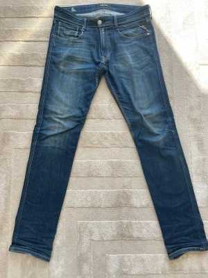 Replay Anbass Jeans  - Stilrena blå anbass slim fit jeans från Replay. Riktigt nice färg och fade. Pris går att diskutera vid snabb affär!😄