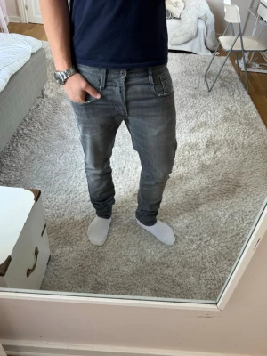 Replay anbass jeans  - Replay Jeans | Bra skick | Storlek 33/32 | Pris - 499kr | Modellen är ca 180cm lång | Hör av dig vid minsta fråga eller fundering!!