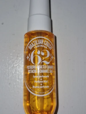 Brazilian Crush Cheirosa 62 Perfume Mist - En ny parfym mist i lukt av pistach och saltcaramel. Använd typ en gång. Skriv för pris förslag. 🫰🏻💕 orginal pris 299.