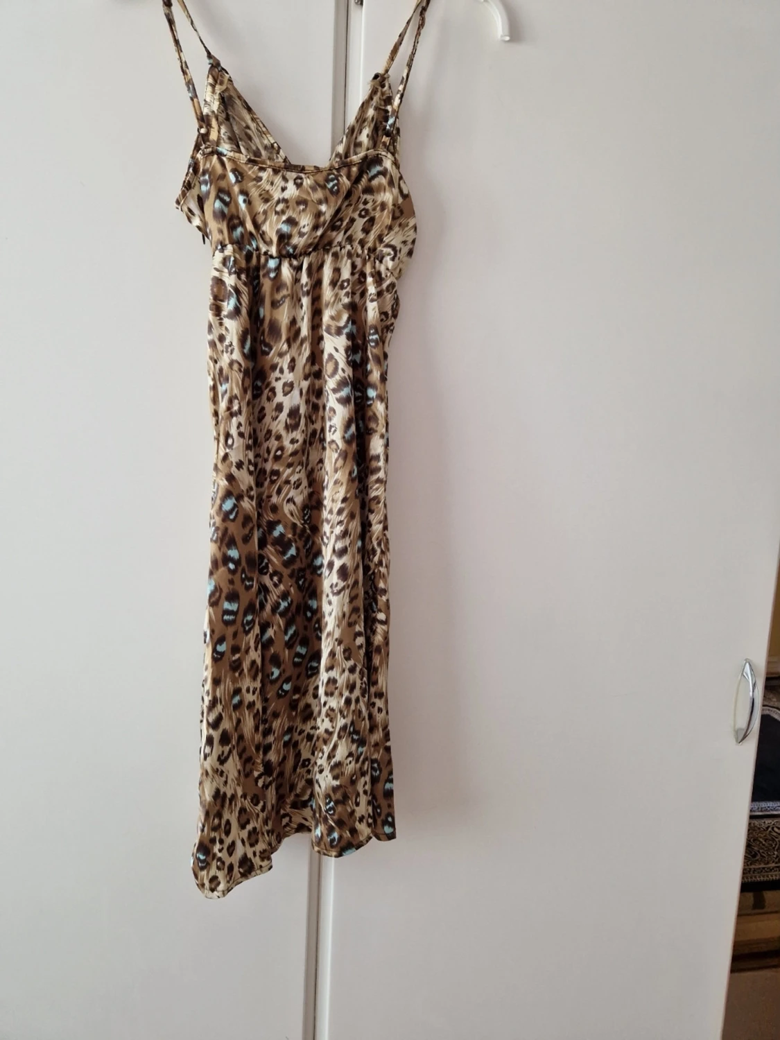 Leopardmönstrad satin klänning - 3