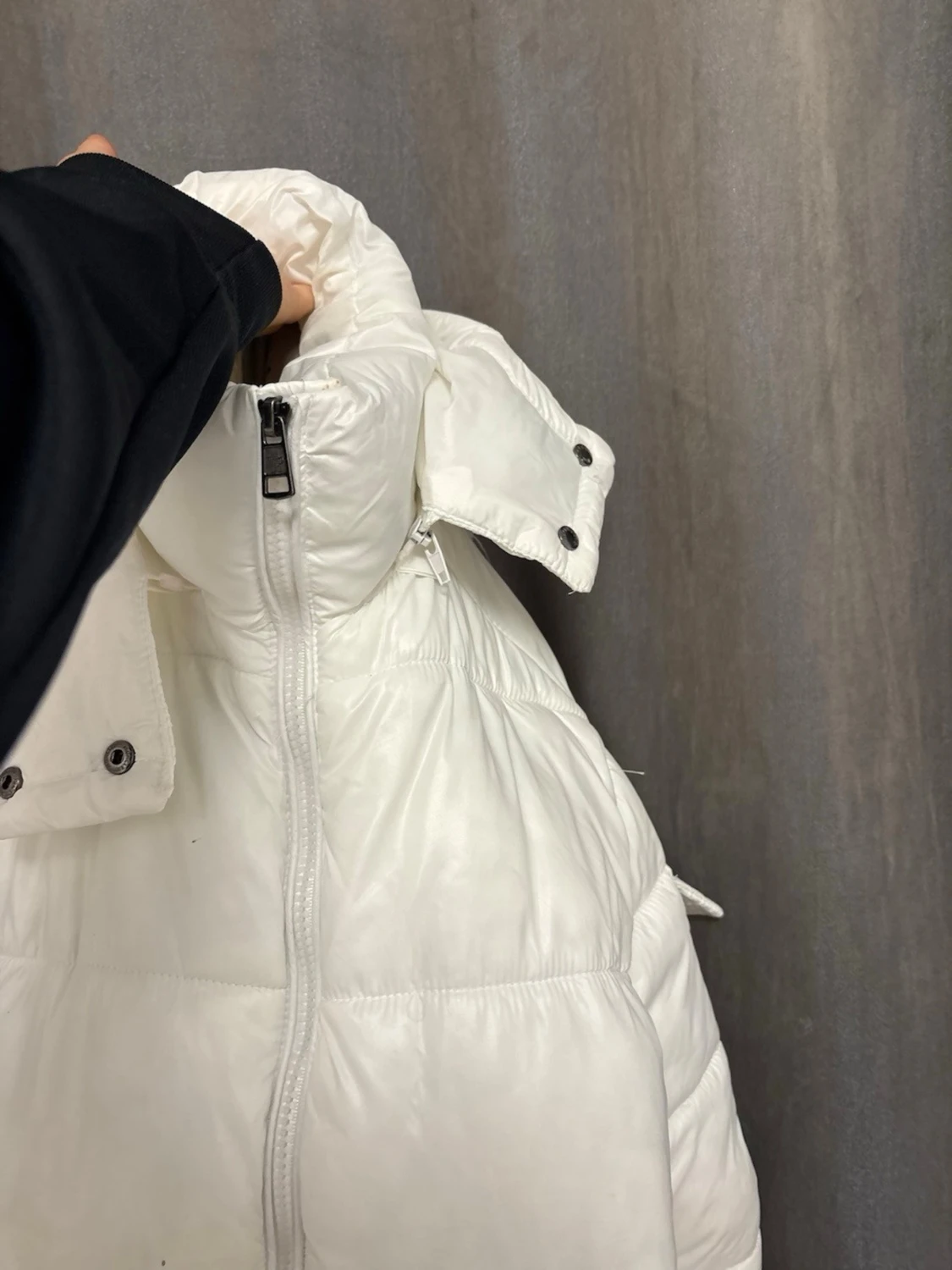 Vit dunjacka från Moncler med huva - 2