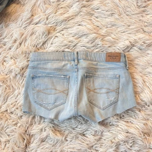 A9 Lowrise Abercrombie jeansshorts - Sååå snygga! Midja ca 36,5-37 cm💞